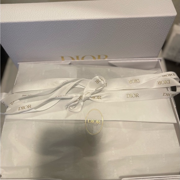 DIOR LIPSTICK 💄 (4) & DIOR TRAVEL POUCH (2) TOILETRY COSMETIC BAG INC. BOX SET - Picture 3 of 12